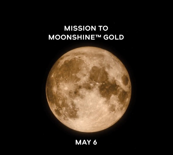 OMEGA × Swatch による新作モデル Mission to Moonshine Gold の限定イベントが 銀座 で開催