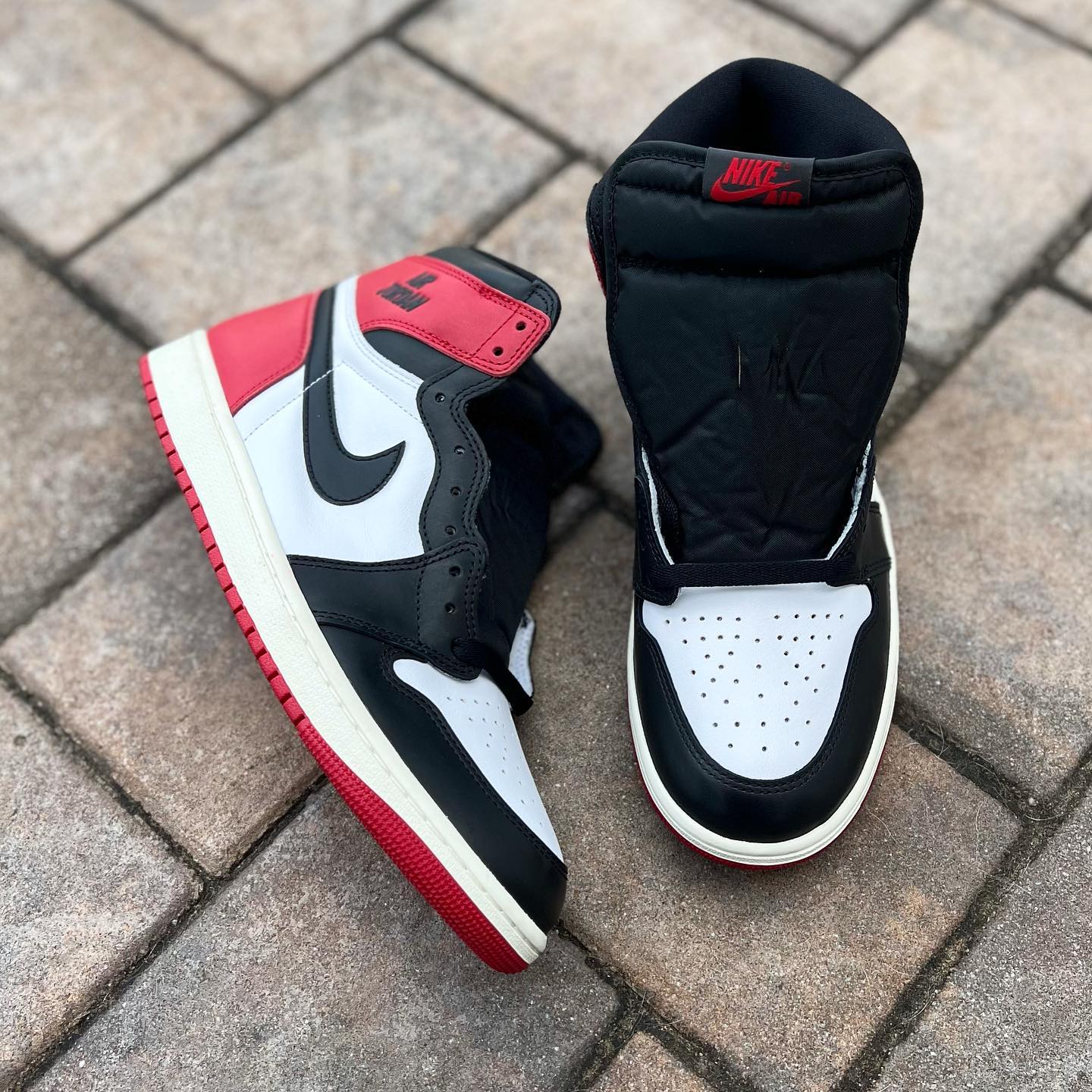 NIKE AIR JORDAN 1 “BLACK TOE REIMAGINED” の最新画像が公開