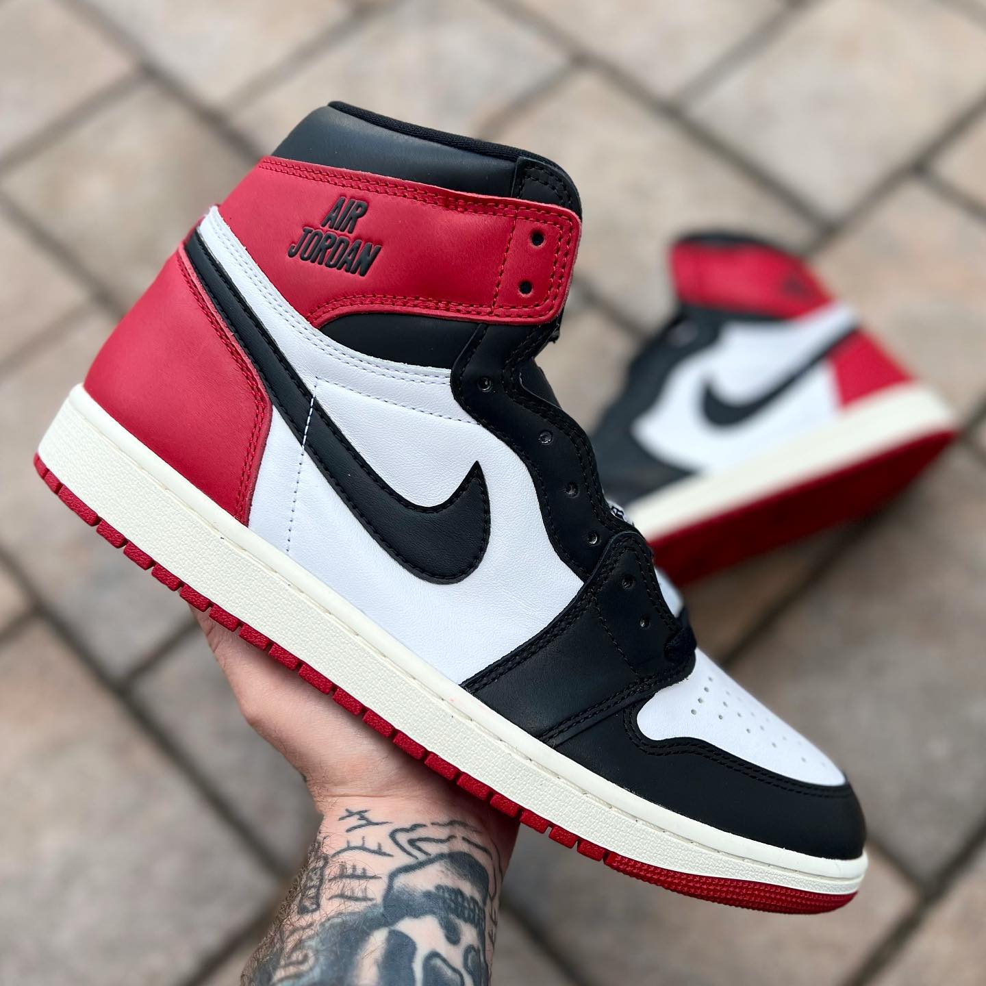 NIKE AIR JORDAN 1 “BLACK TOE REIMAGINED” の最新画像が公開