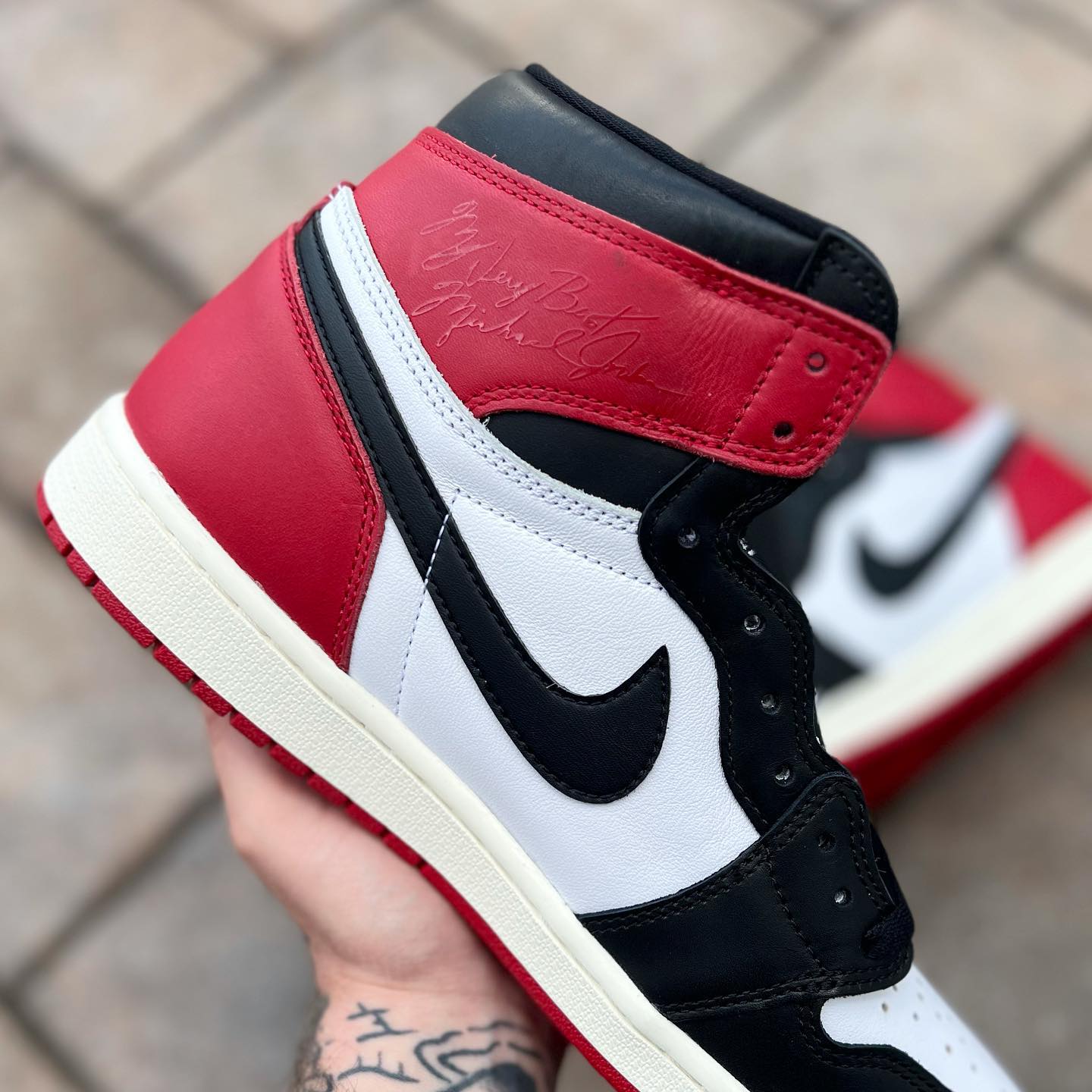 NIKE AIR JORDAN 1 “BLACK TOE REIMAGINED” の最新画像が公開