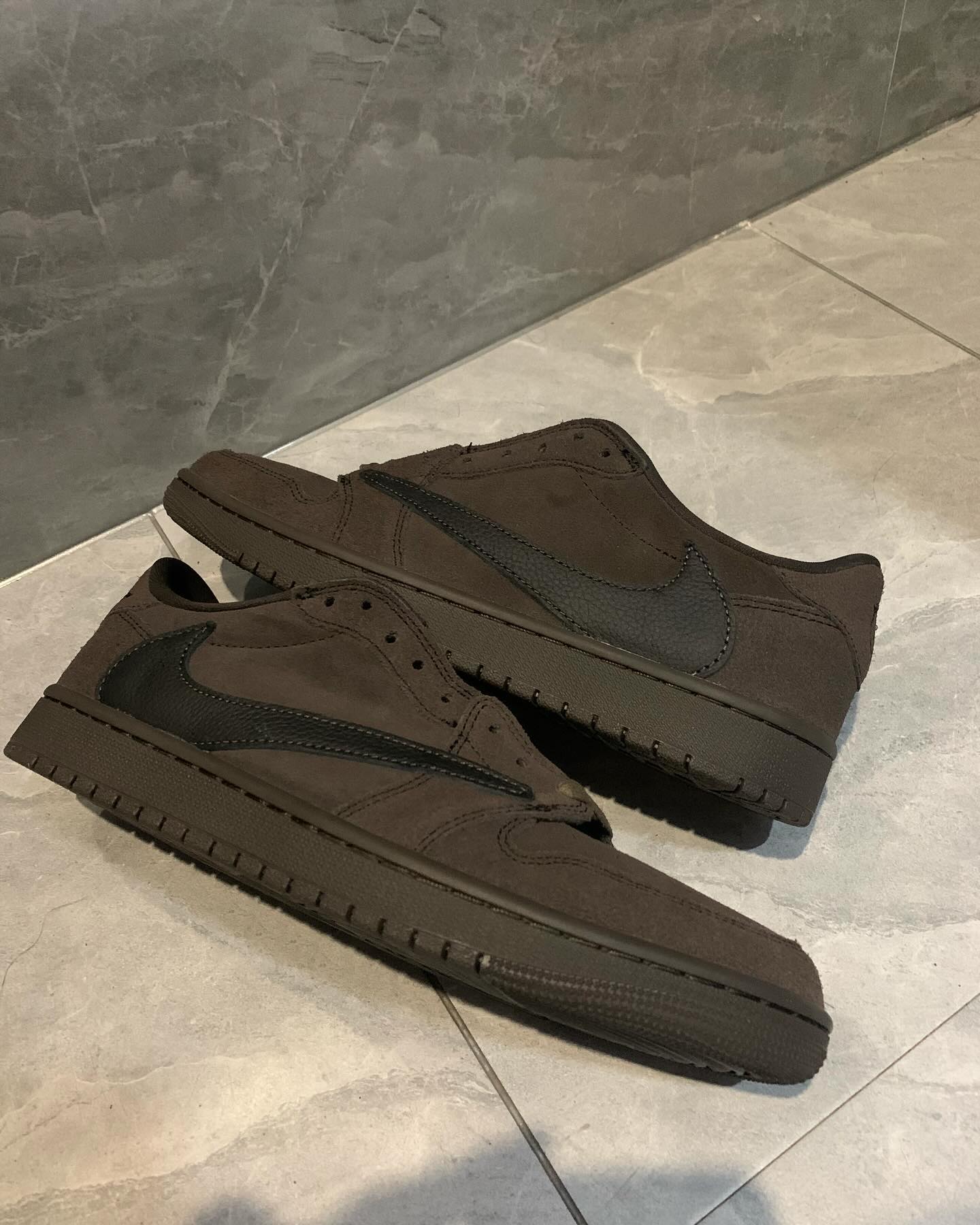 Travis Scott × NIKE AIR JORDAN 1 LOW “Velvet Brown” の新モックアップが公開