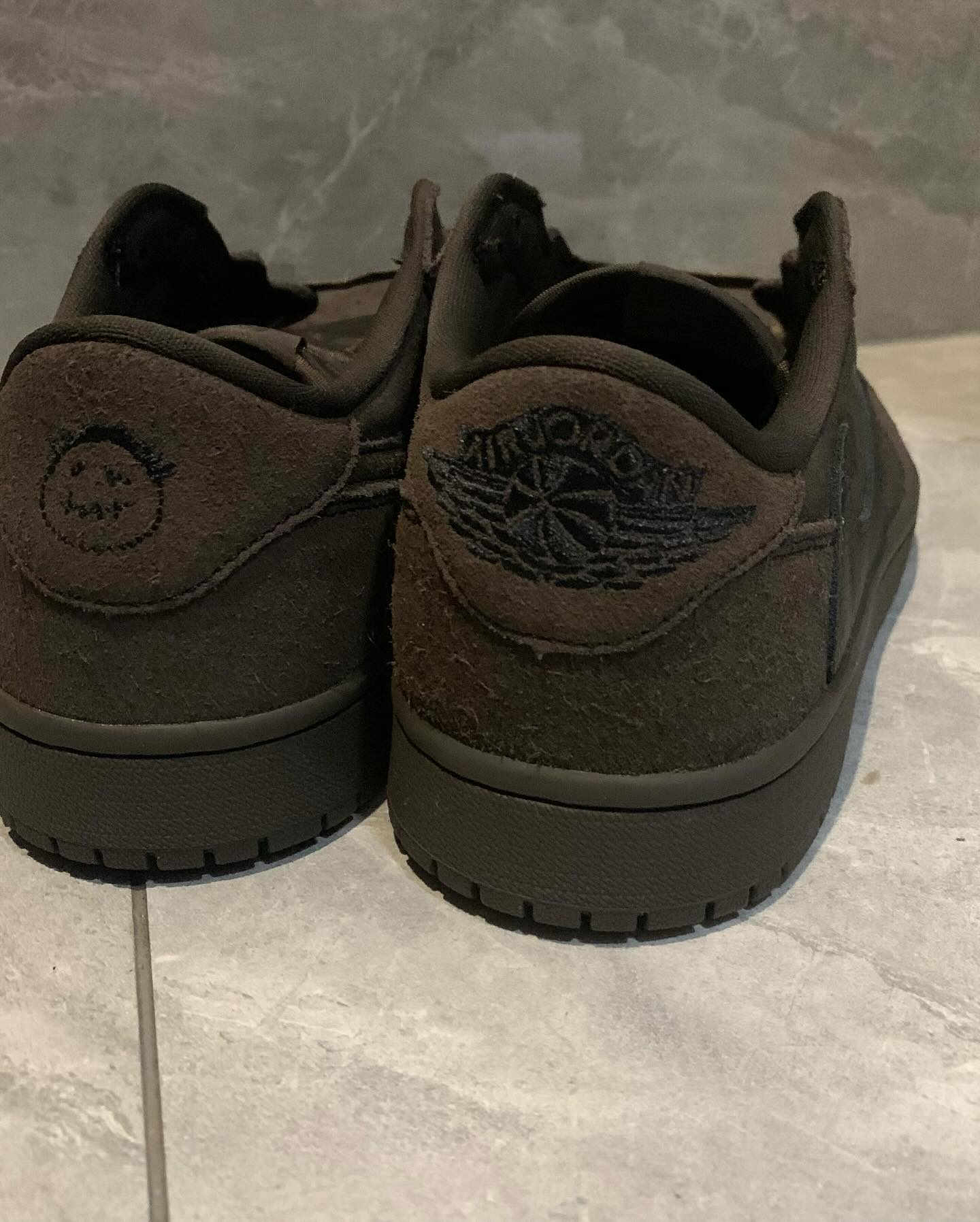 Travis Scott × NIKE AIR JORDAN 1 LOW “Velvet Brown” の新モックアップが公開