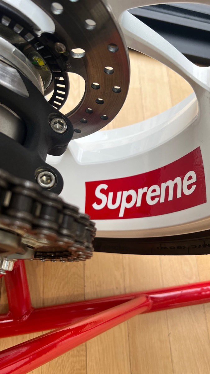 Supreme × DUCATI の実物画像が公開