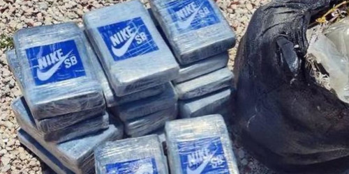 Nike SB ロゴが刻印された 25キロものコカインが発見