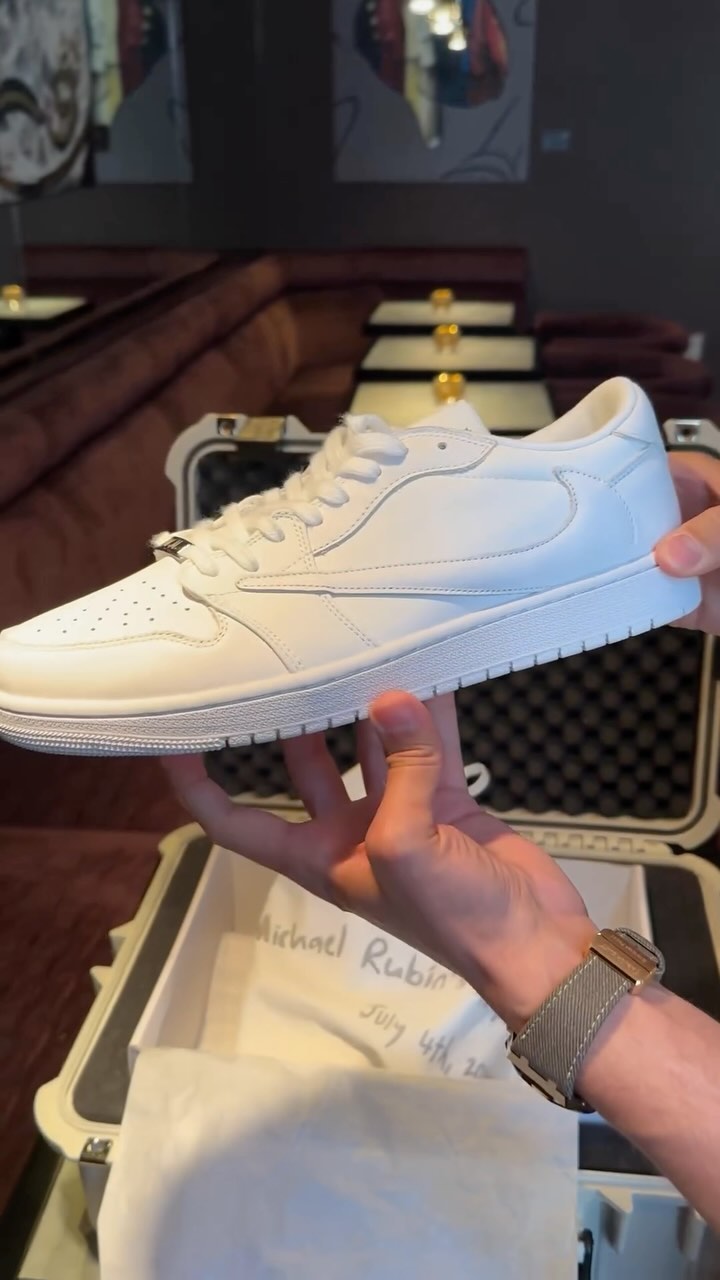 Travis Scott × NIKE AIR JORDAN 1 LOW "White Party" が公開