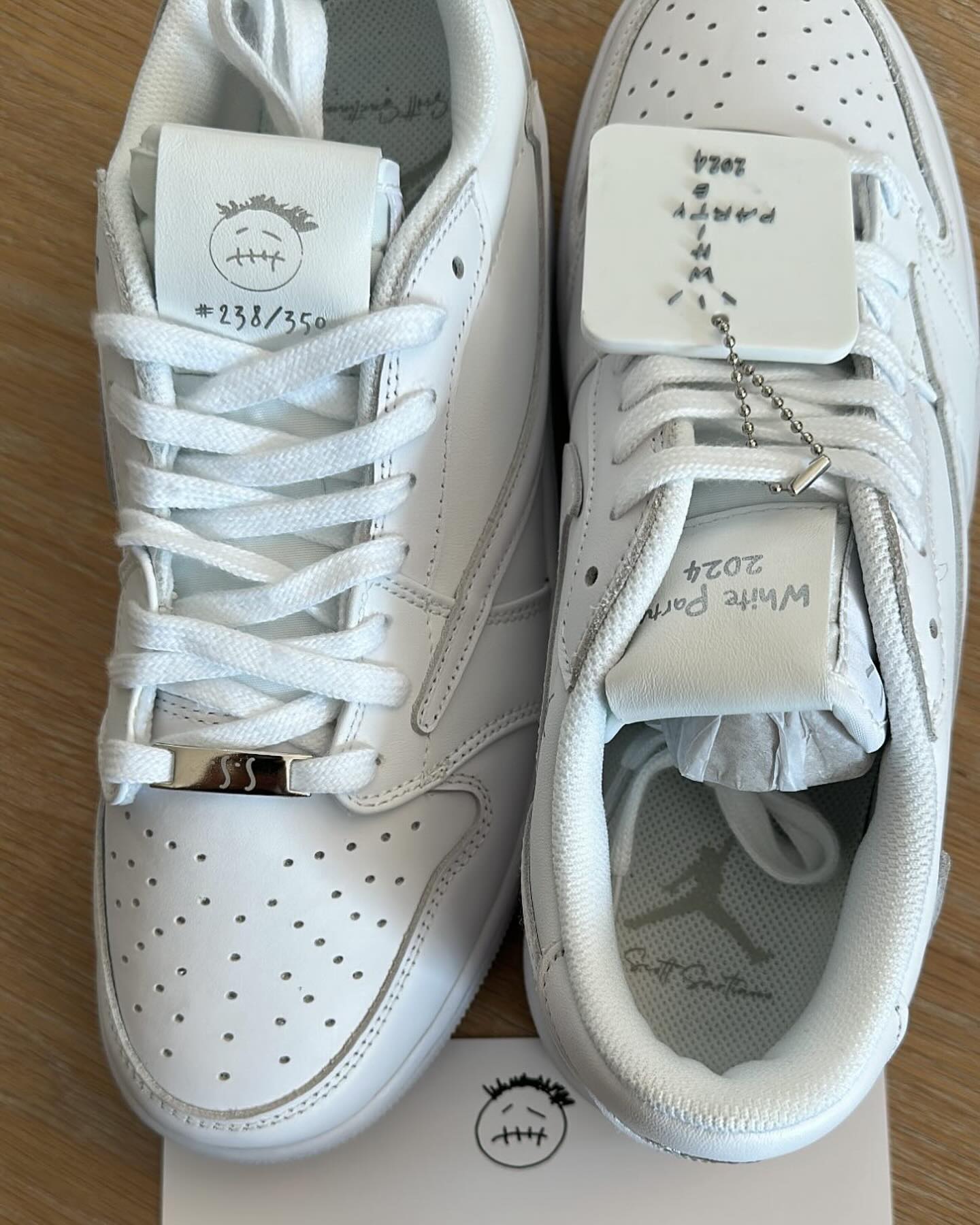 Travis Scott × NIKE AIR JORDAN 1 "White Party" のディテール画像が公開