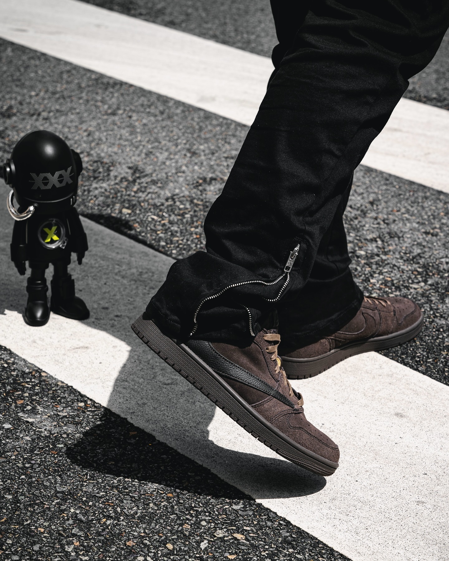 Travis Scott × NIKE AIR JORDAN 1 LOW “Velvet Brown” の着用ヴィジュアルが公開