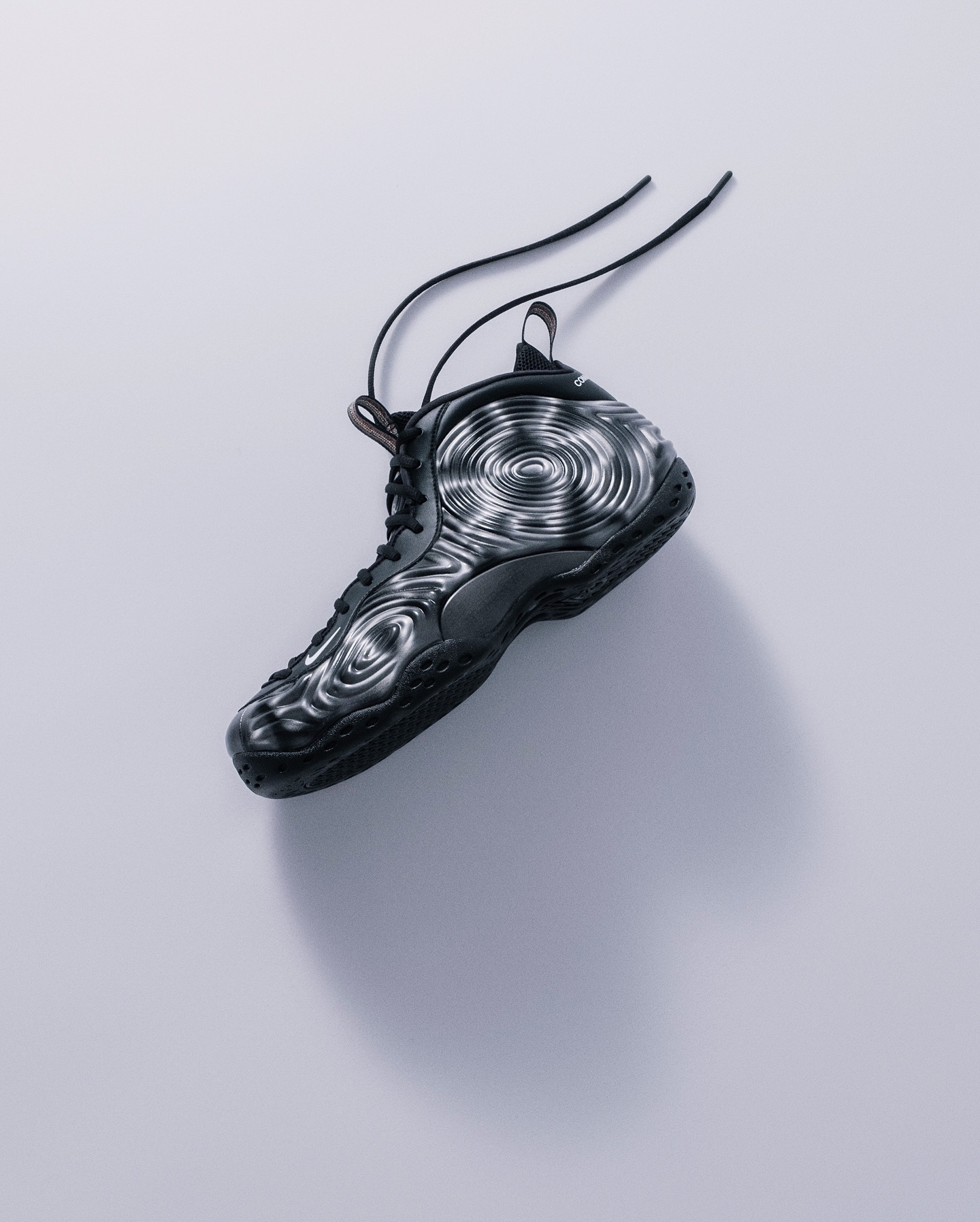 COMME des GARÇONS HOMME PLUS × NIKE AIR FOAMPOSITE ONE “Olympic” の最新画像が公開