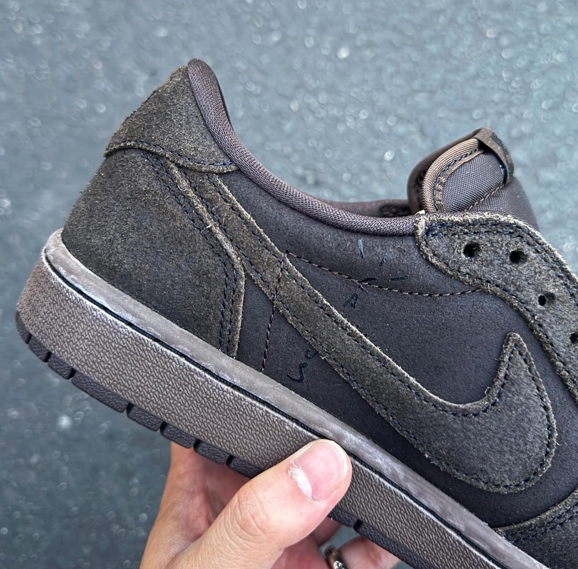 Travis Scott × NIKE AIR JORDAN 1 LOW “Velvet Brown” のシューボックスが公開