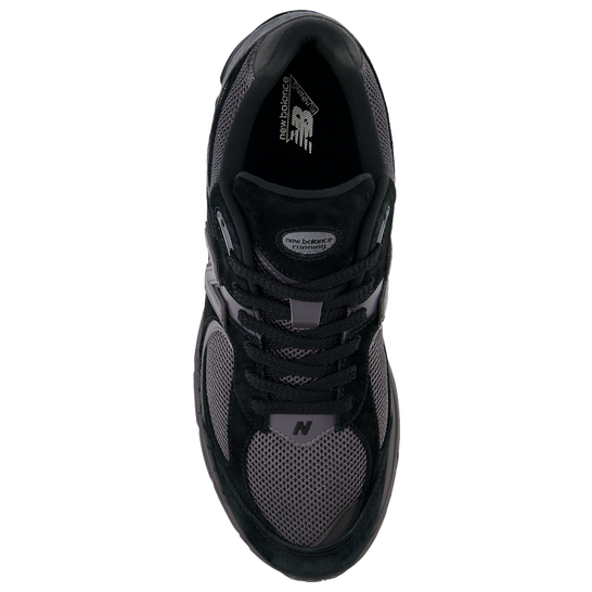 New Balance 2002R “BLACK” が発売