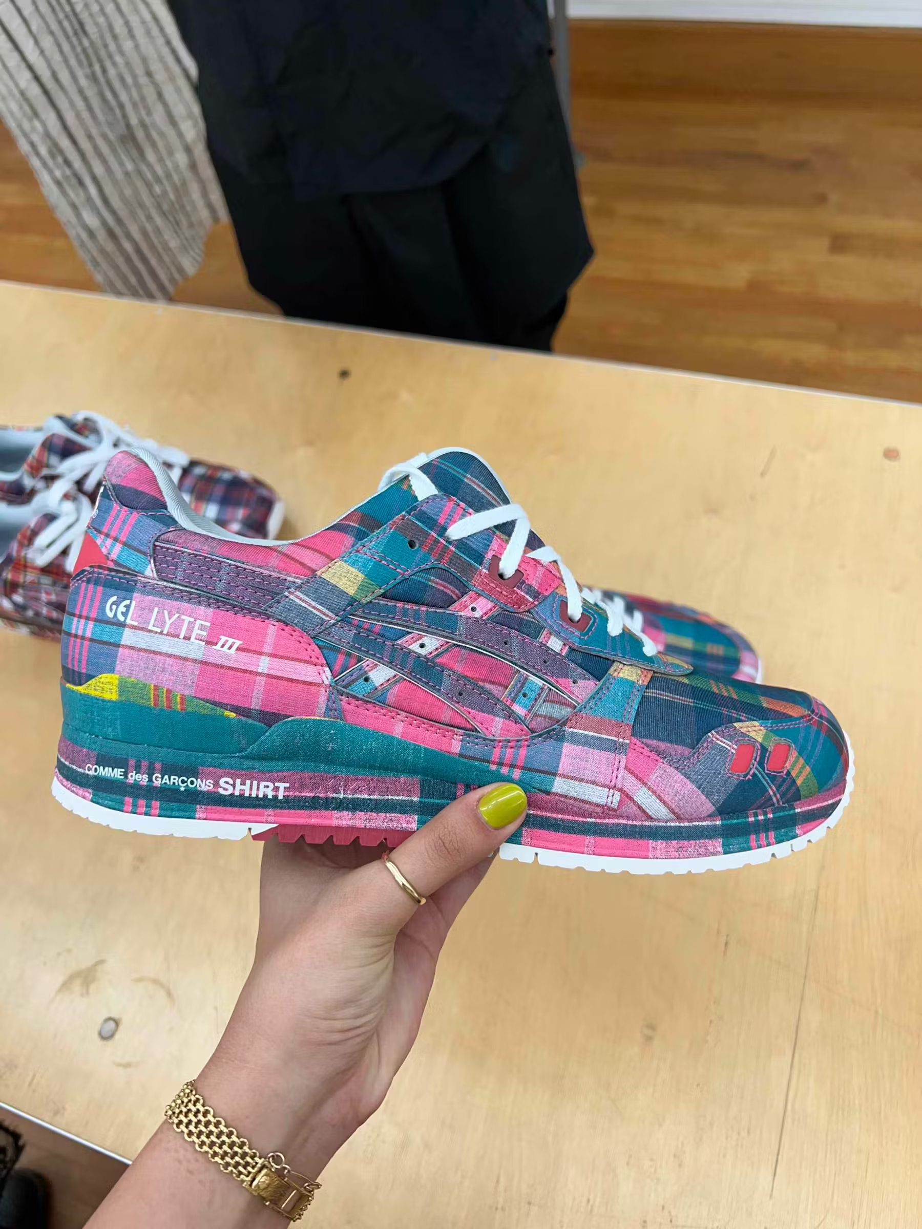 COMME des GARÇONS SHIRT × ASICS GEL-LYTE III "Tartan Check" が2025年に発売予定