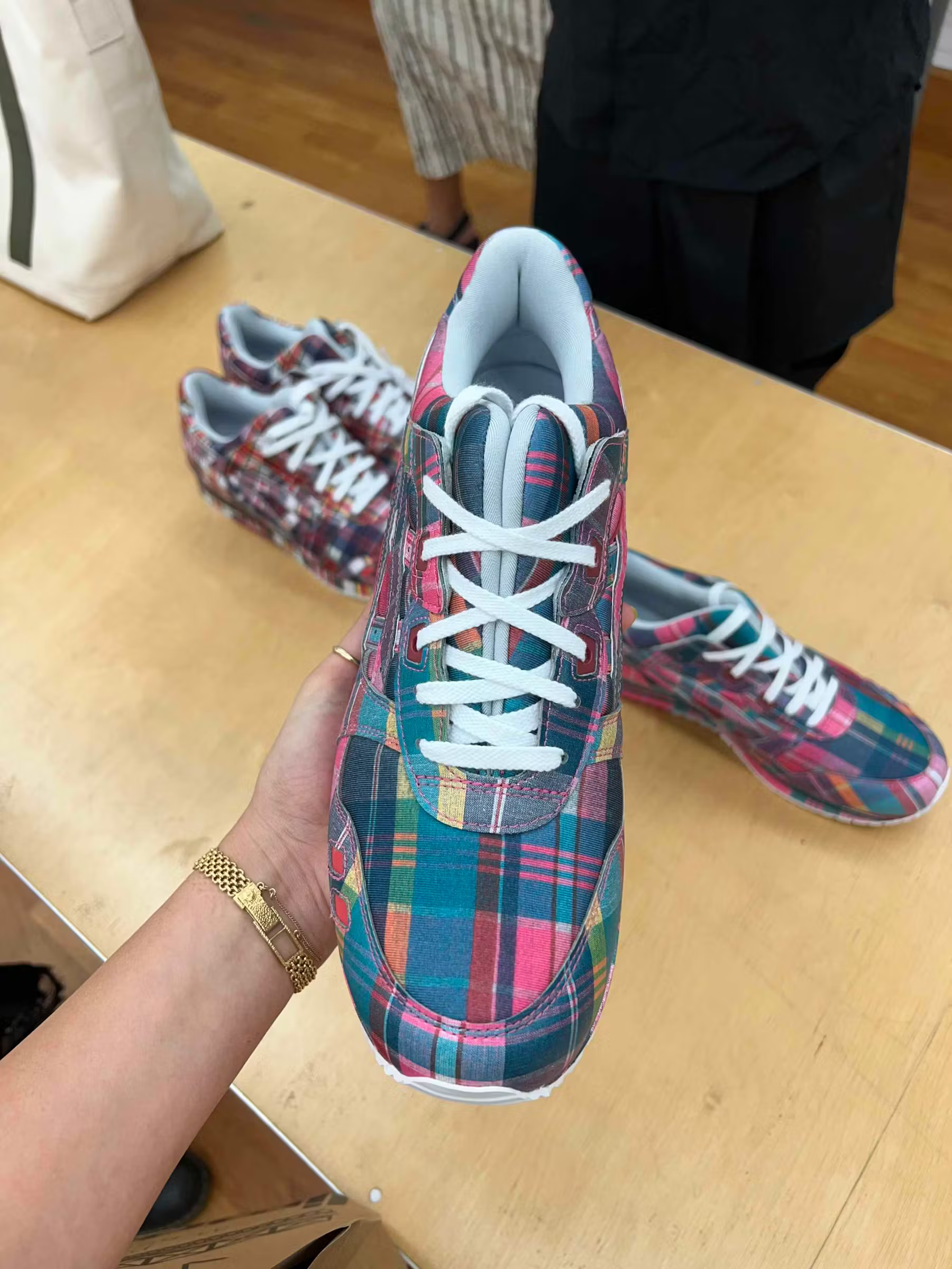 COMME des GARÇONS SHIRT × ASICS GEL-LYTE III "Tartan Check" が2025年に発売予定