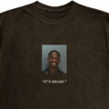 Travis Scott の逮捕Tシャツがゲリラリリース