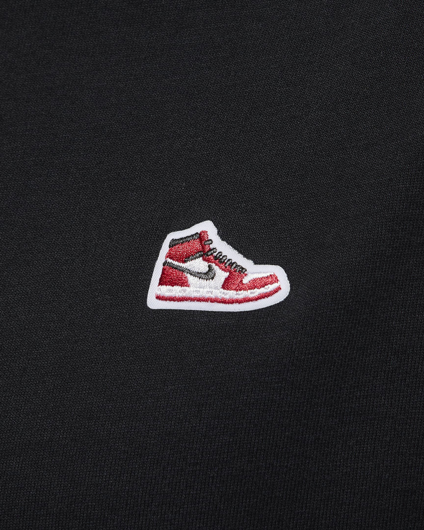 NIKE より AIR JORDAN 1 "CHICAGO" の刺繍パッチをあしらった新作Tシャツが発売