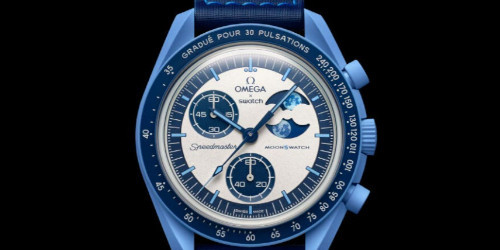 OMEGA × Swatch による MOONSWATCH の新作 MISSION TO THE SUPER BLUE MOONPHASE が登場