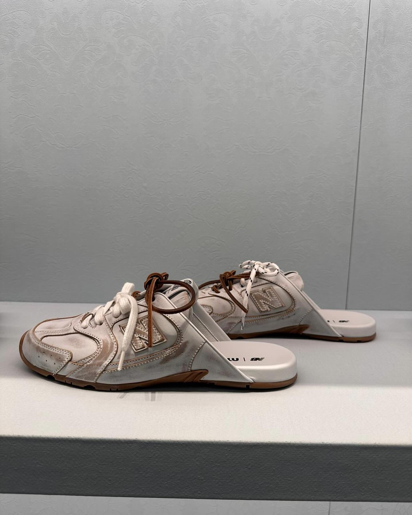 MIU MIU × New Balance の新作コラボシューズ 530 MULE が公開