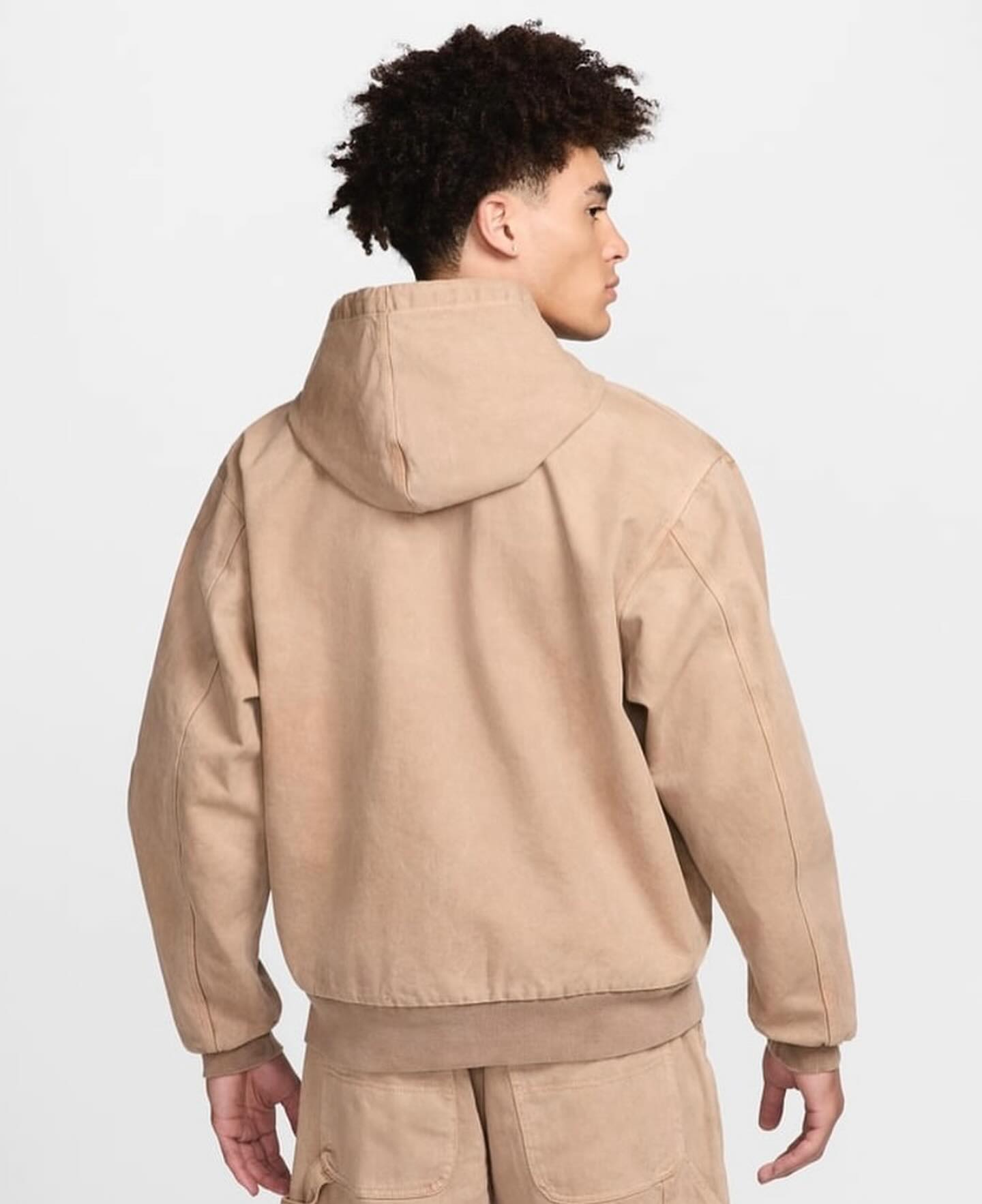 NIKE より Carhartt を意識したような新作が公開