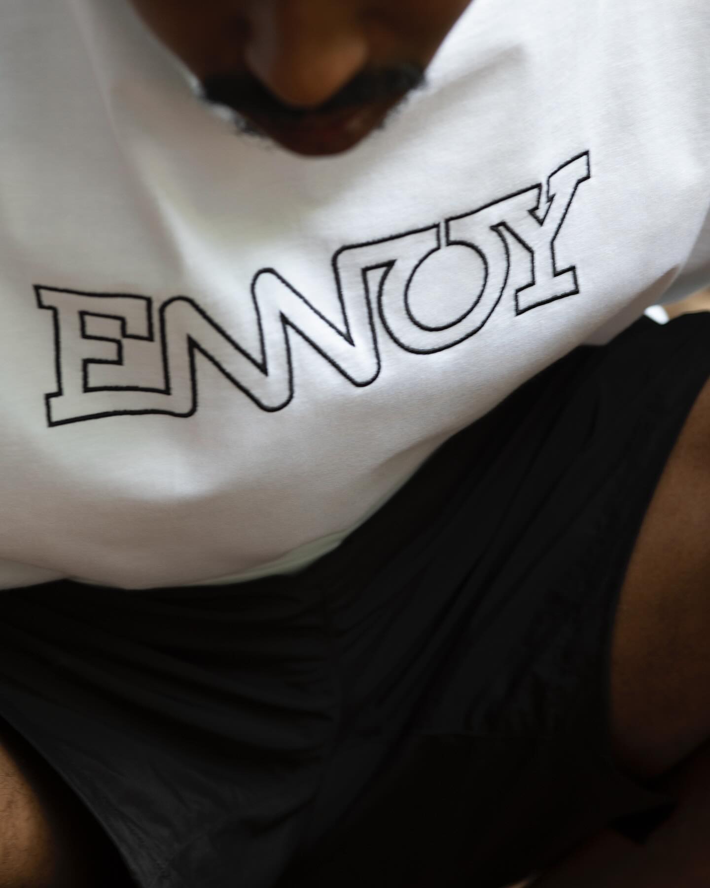 ENNOY が ELECTRIC LOGO EMB T-SHIRT のWEB抽選を開始