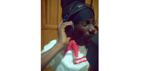 Supreme と レゲエアーティスト SIZZLA の2024年秋冬コラボが登場か