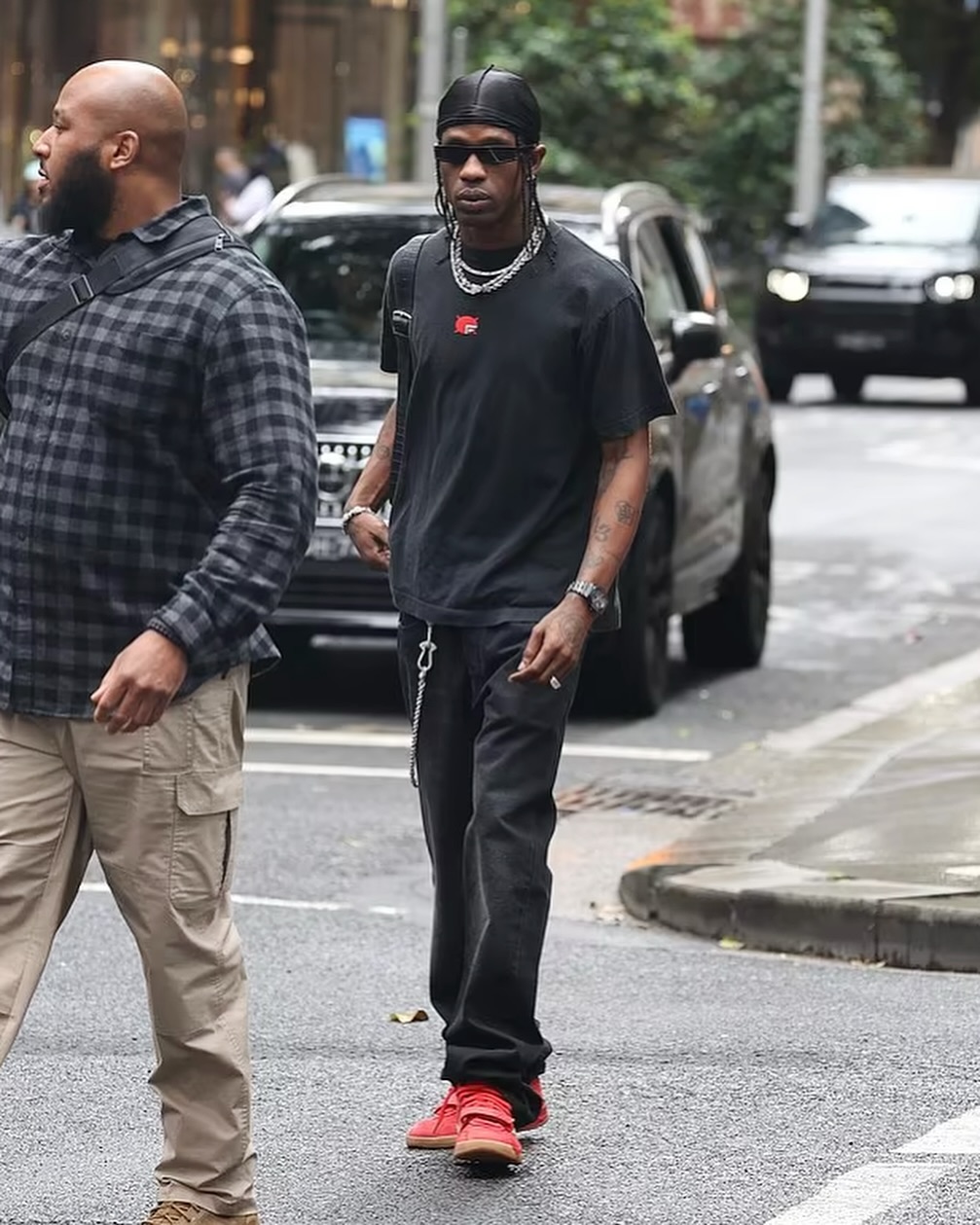 Travis Scott が JORDAN JUMPMAN JACK “Red Gum” を着用