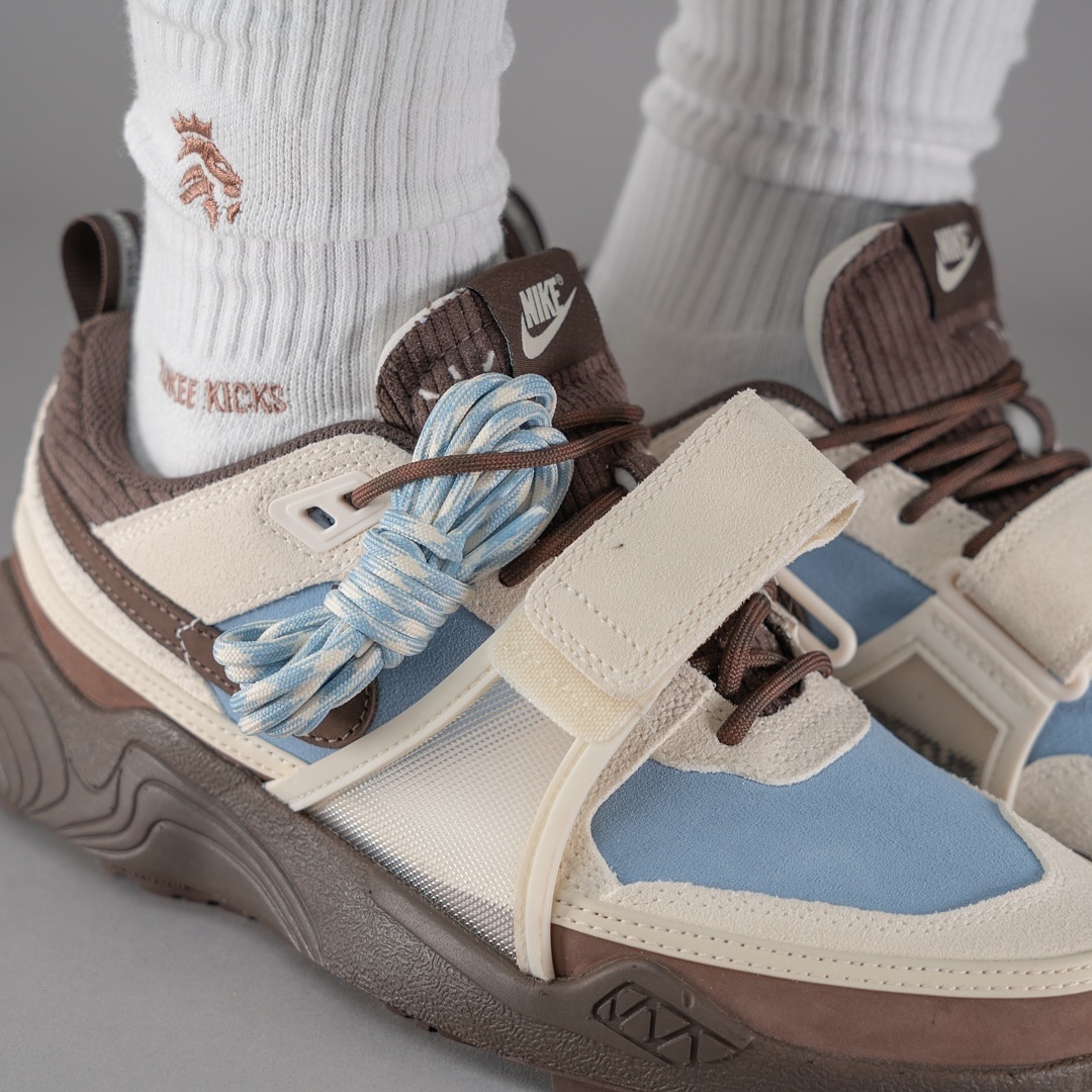 Travis Scott × NIKE ZOOM FIELD JAXX “Leche Blue” の着用ヴィジュアルが公開