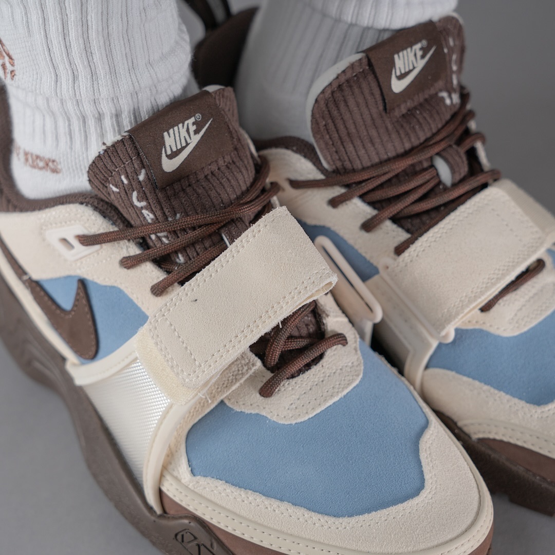 Travis Scott × NIKE ZOOM FIELD JAXX “Leche Blue” の着用ヴィジュアルが公開