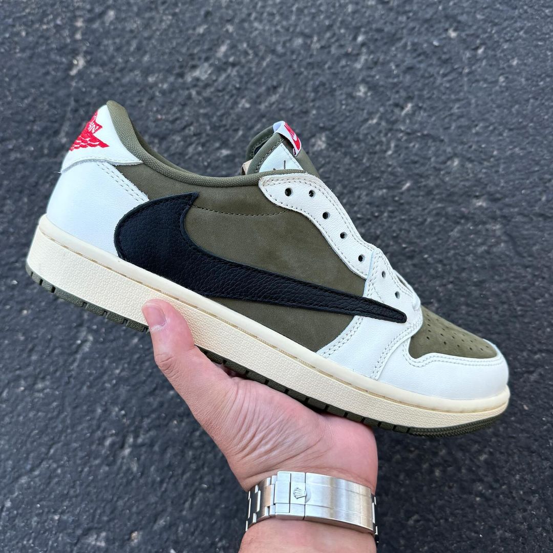 Travis Scott × NIKE AIR JORDAN 1 LOW “OLIVE” の発売延期情報がリーク