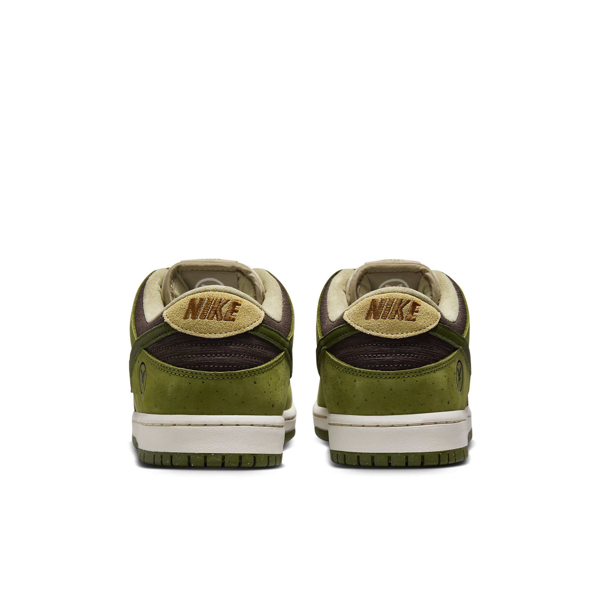 堀米 雄斗 × NIKE SB DUNK LOW "Asparagus" のオフィシャル画像が公開