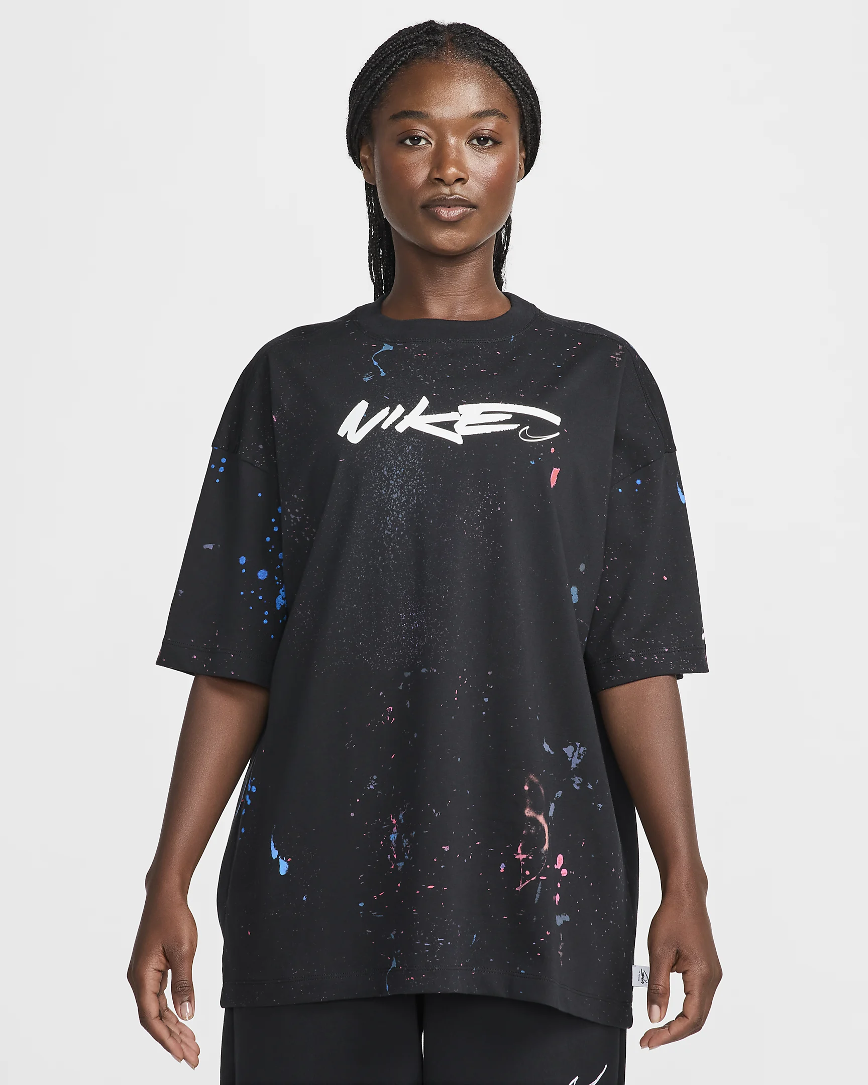 Futura × NIKE の新作コラボアパレルが発売