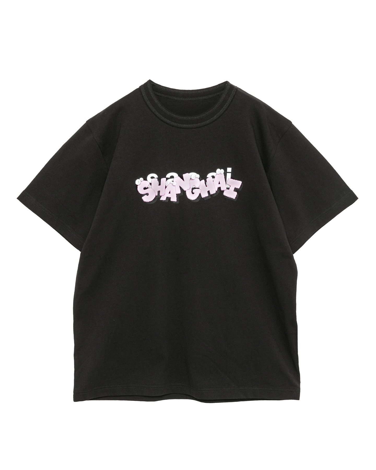 sacai × KAWS の限定コラボTシャツが登場