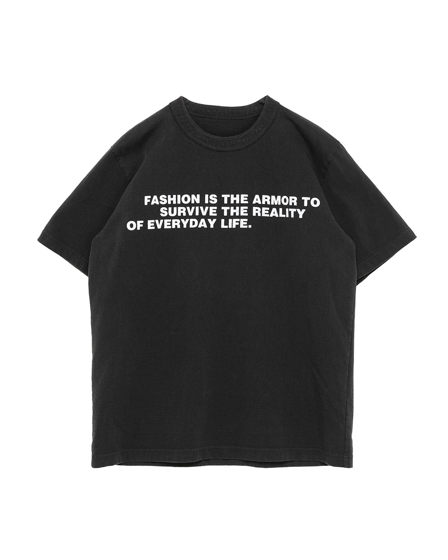 sacai から伝説的フォトグラファー 故ビル・カニンガム に敬意を表したTシャツが登場