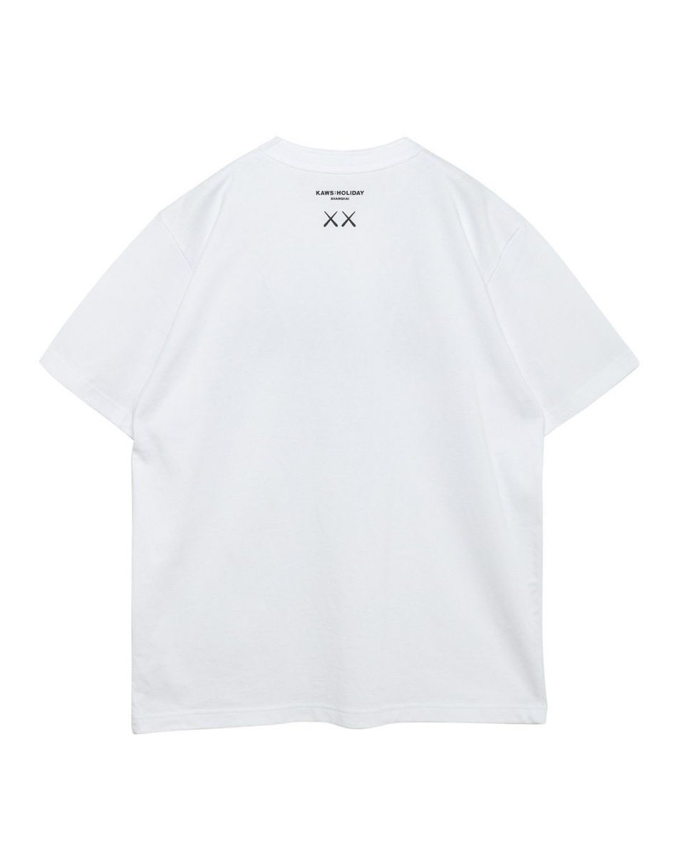 sacai × KAWS の限定コラボTシャツが登場