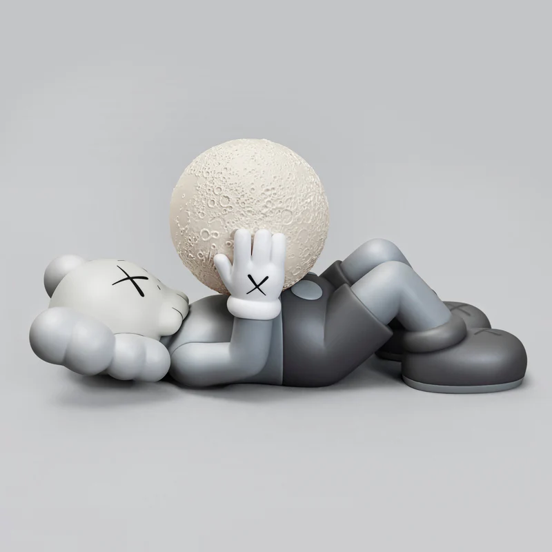 KAWS が KAWS:HOLIDAY の公式マーチャンダイズを発売