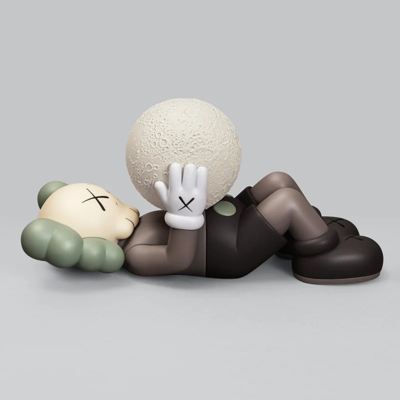 KAWS が KAWS:HOLIDAY の公式マーチャンダイズを発売