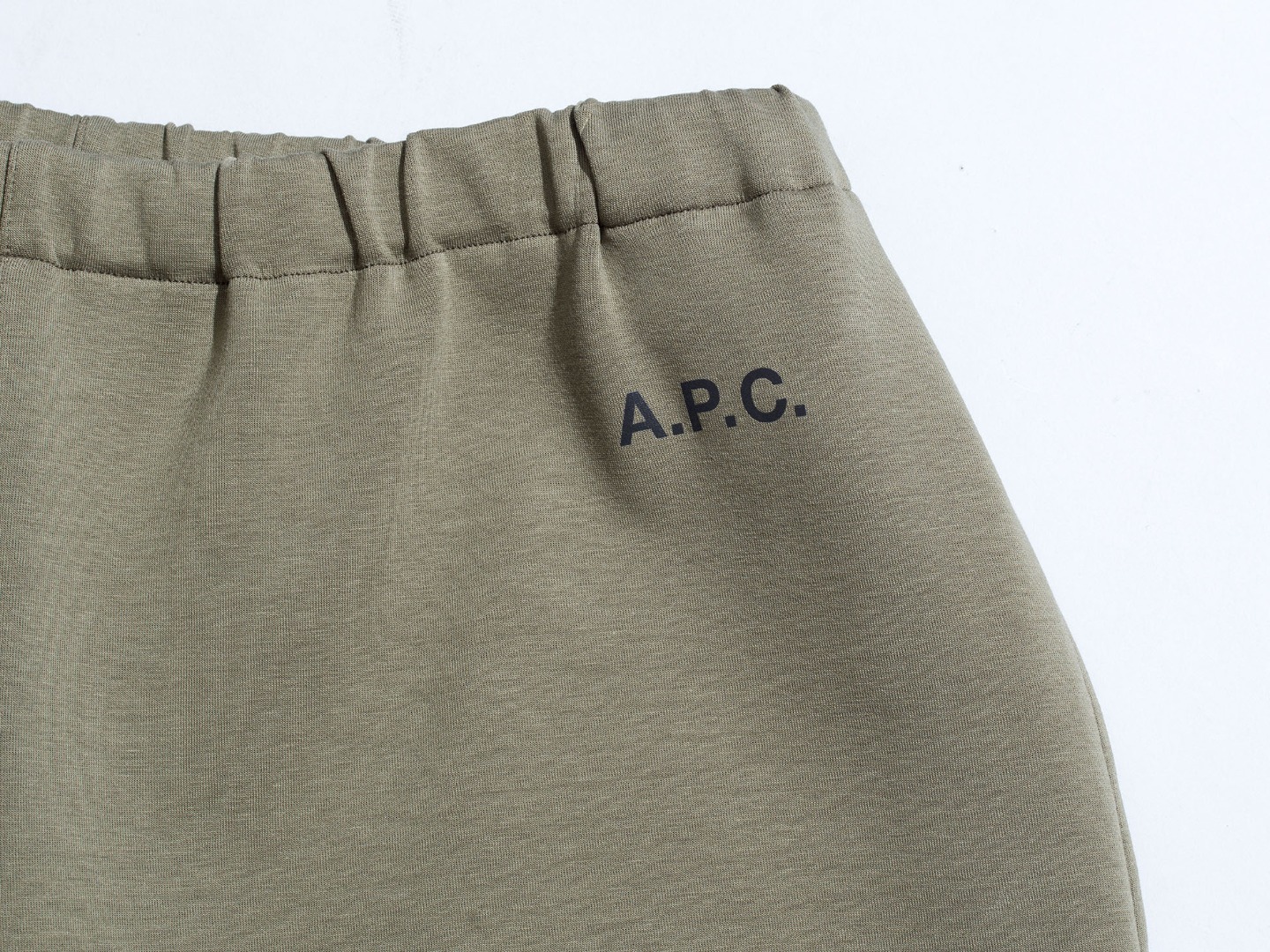 Ron Herman から A.P.C. の新作別注コレクションが登場