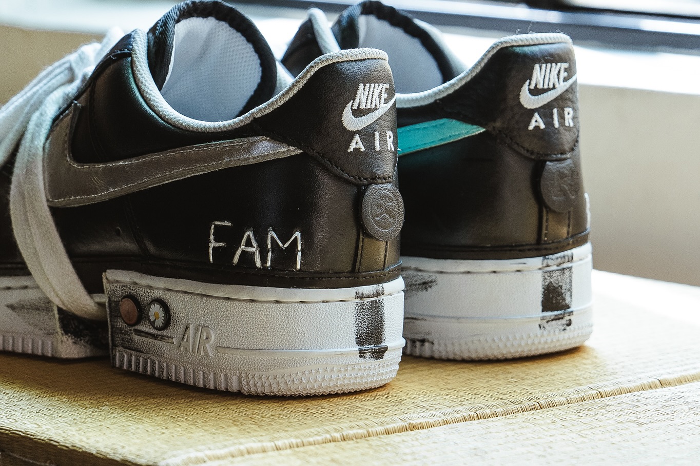 G-DRAGON が PEACEMINUSONE × NIKE AIR FORCE 1 “Para-noise 3.0” の特別モデルを着用