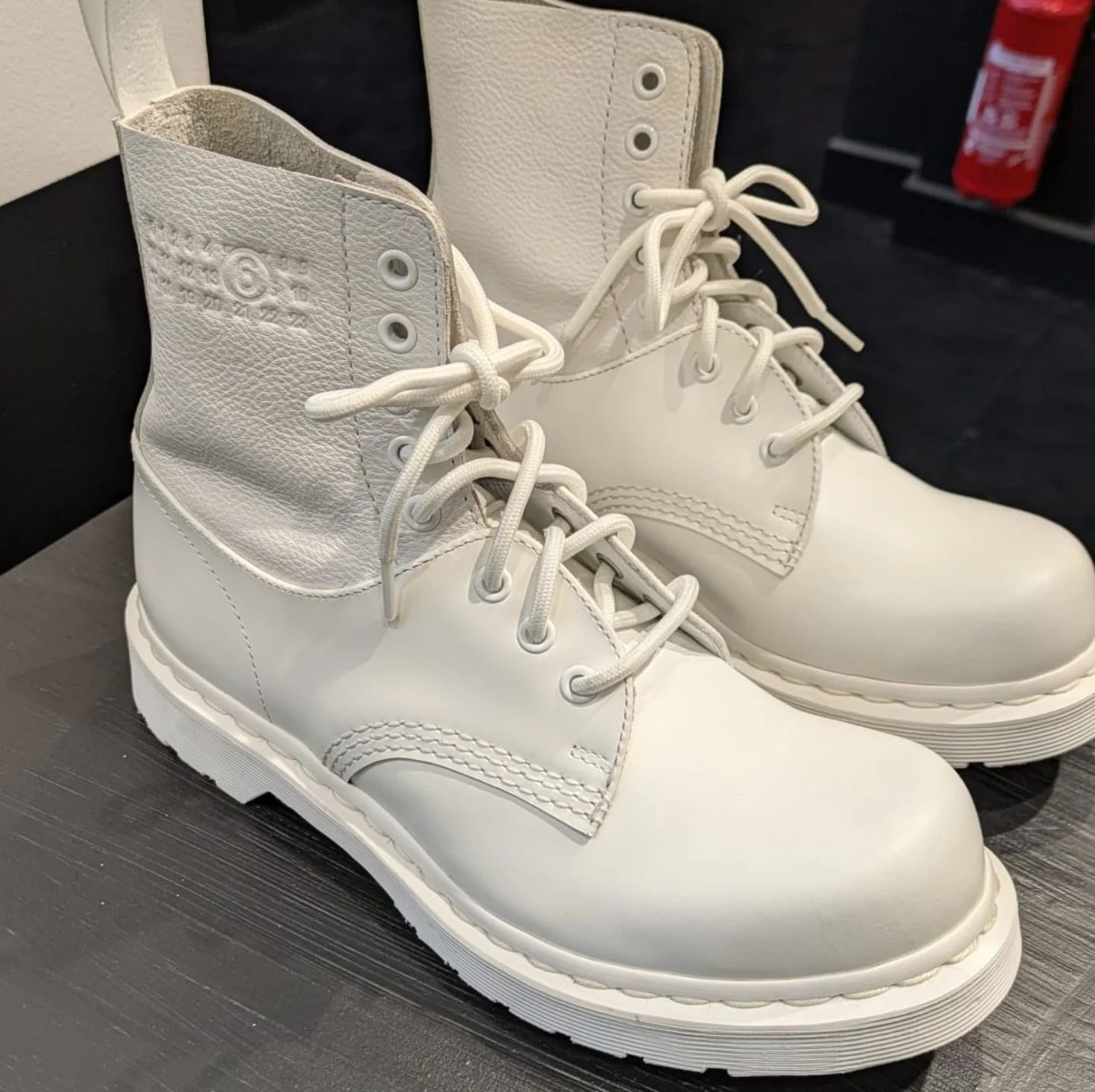 MM6 Maison Margiela × Dr. Martens のコラボローファーが公開