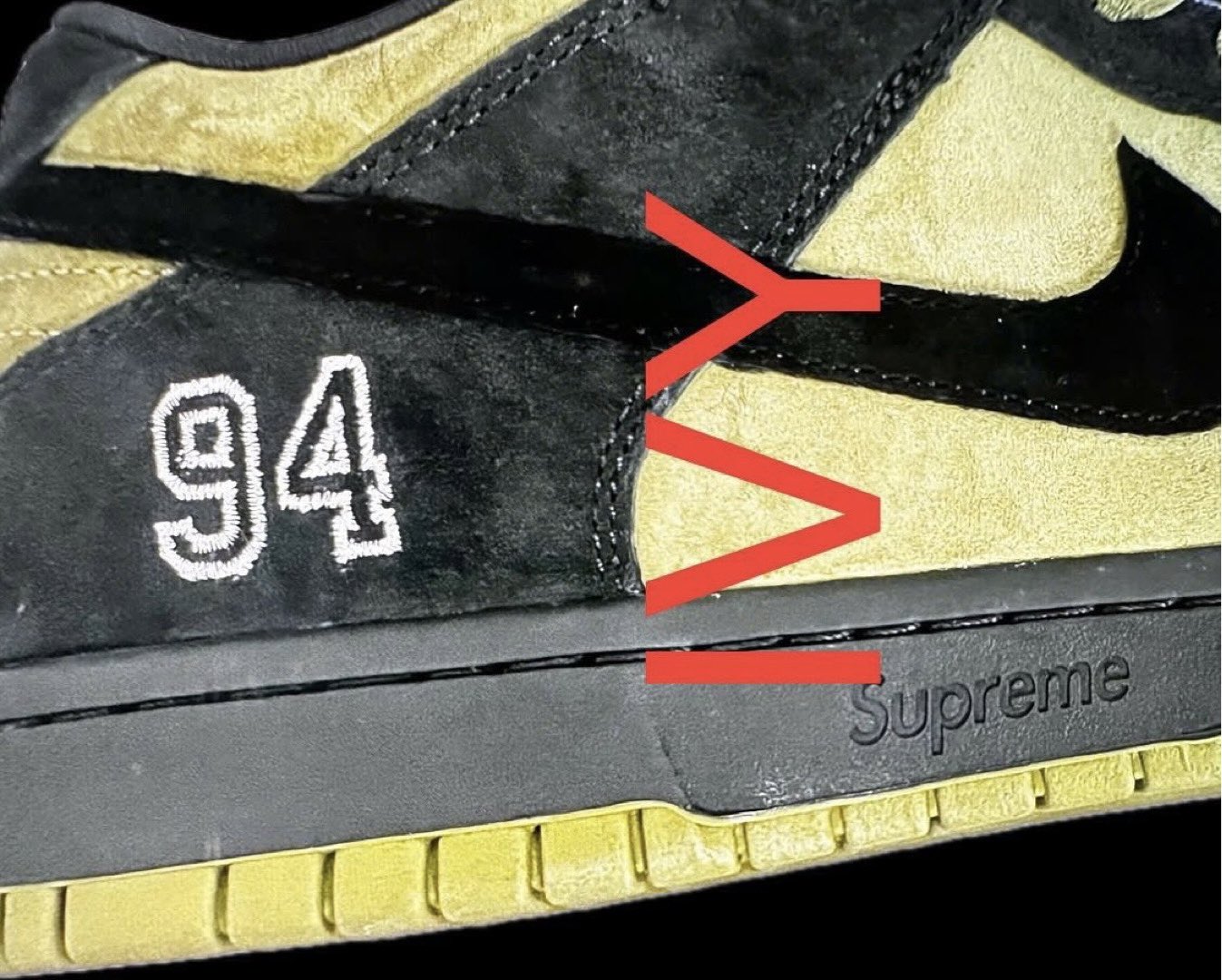 Supreme × NIKE SB DUNK LOW の4thカラーが公開