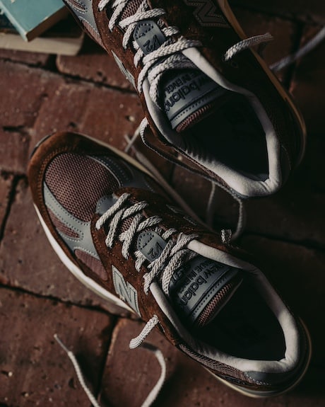 BEAMS PLUS × New Balance 991v2 が公式オンラインにて発売