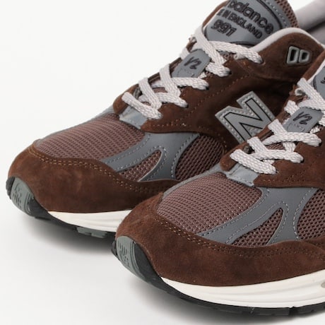 BEAMS PLUS × New Balance 991v2 が公式オンラインにて発売