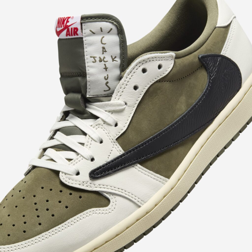 Travis Scott × NIKE AIR JORDAN 1 LOW "MEDIUM OLIVE" のオフィシャル画像が公開