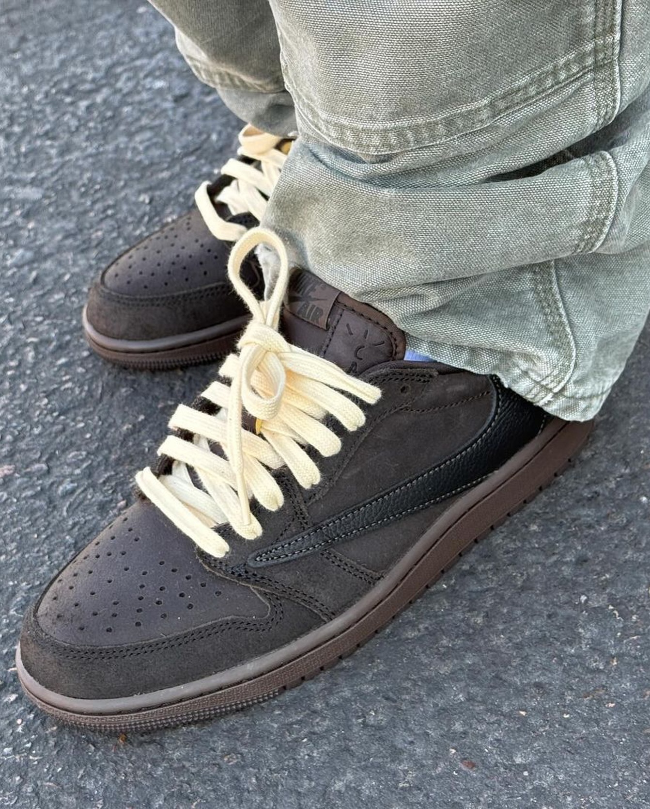 Travis Scott × NIKE AIR JORDAN 1 LOW “Velvet Brown” の着用ヴィジュアルが公開