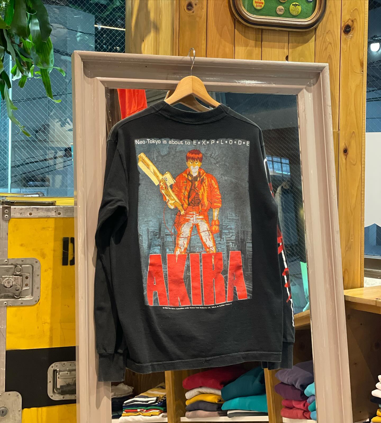 What’z up が AKIRA Tシャツを発売