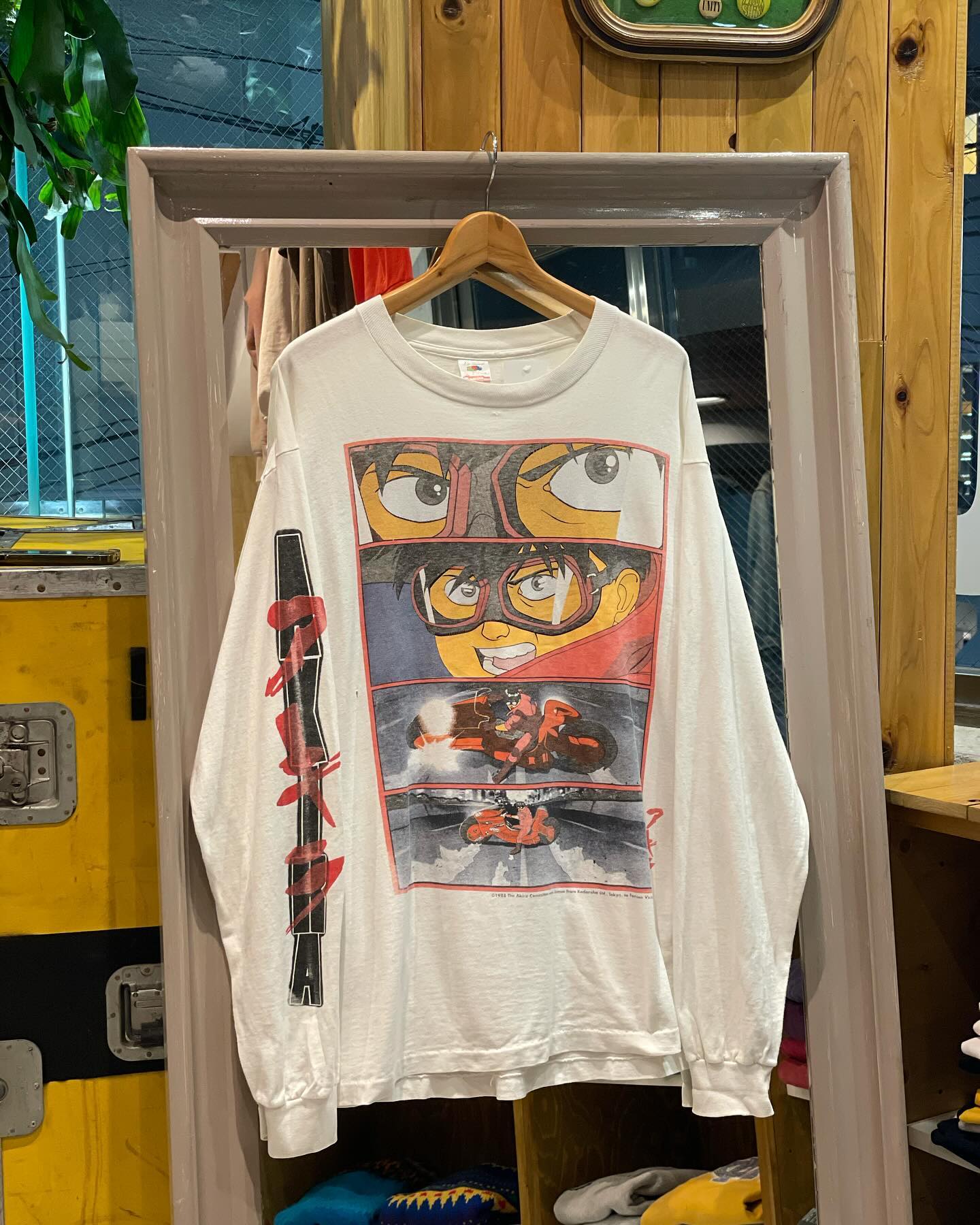 What’z up が AKIRA Tシャツを発売