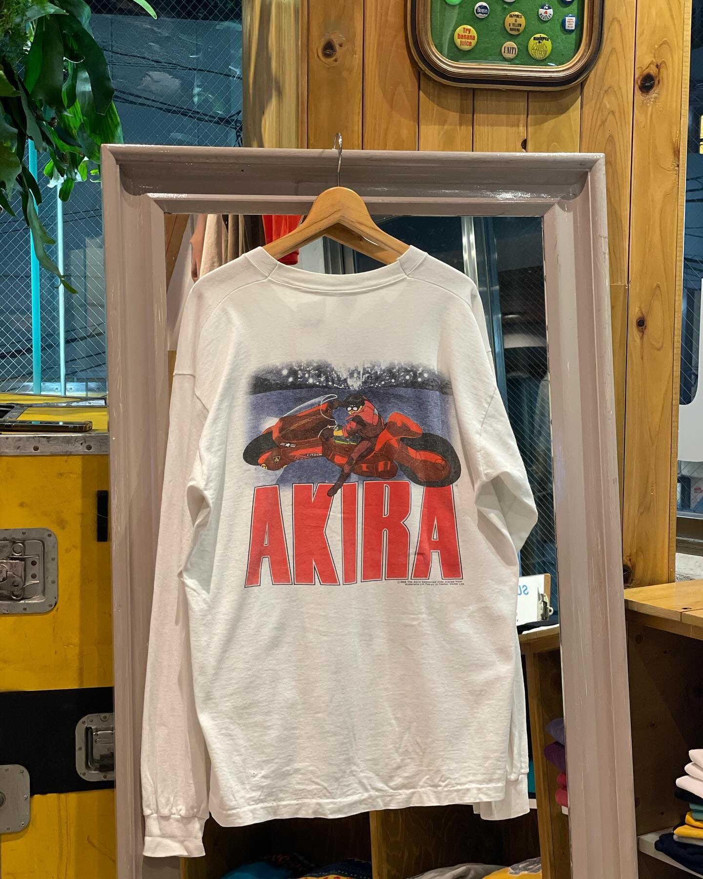 What’z up が AKIRA Tシャツを発売