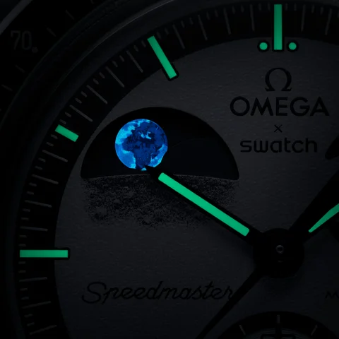 OMEGA × Swatch MoonSwatch の新作 “MISSION TO EARTHPHASE” が登場