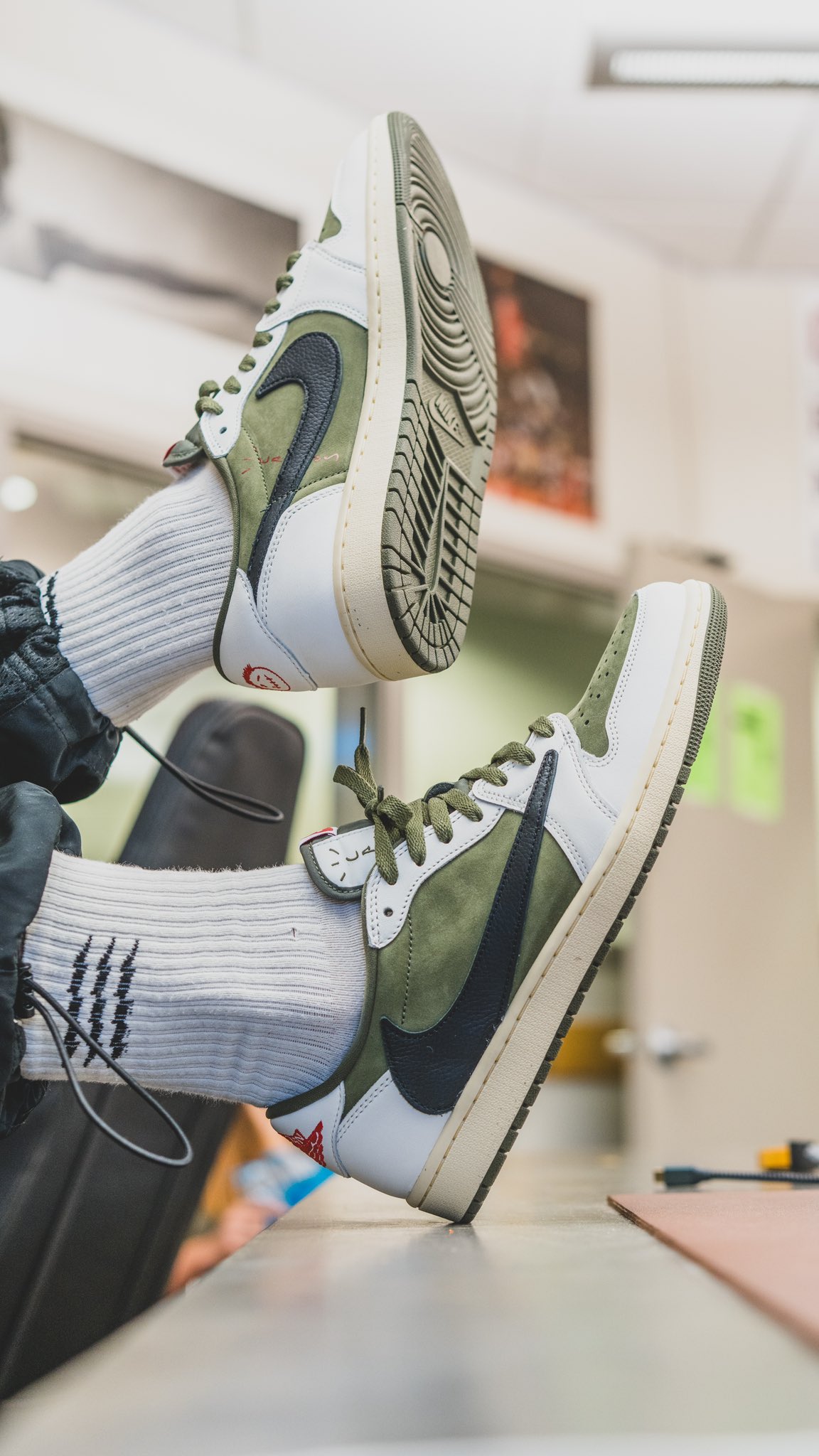 Foot Patrol が Travis Scott × NIKE AIR JORDAN 1 LOW “MEDIUM OLIVE” のWEB再抽選を開始