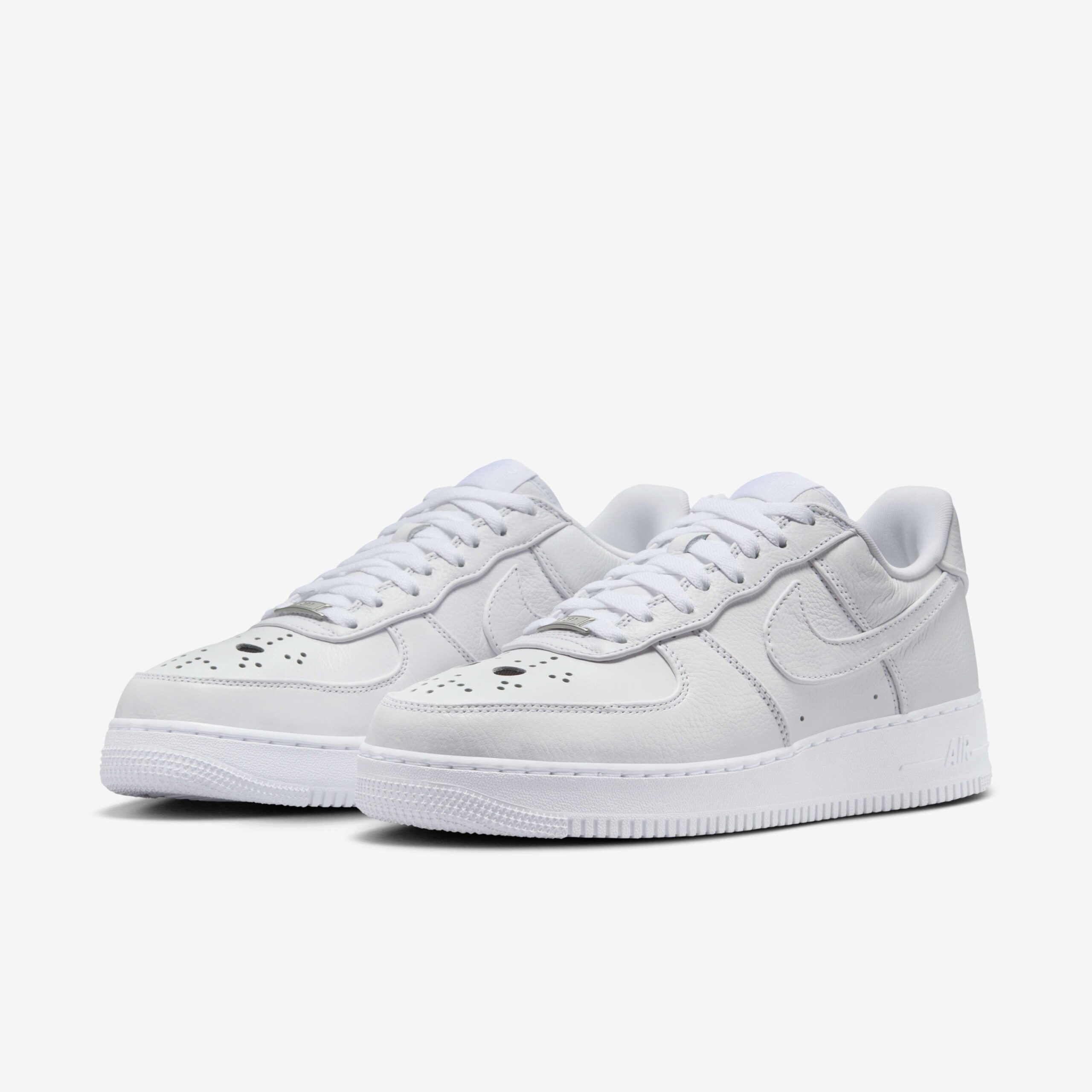 映画 13日の金曜日 ジェイソン 仕様の NIKE AIR FORCE 1 が公開