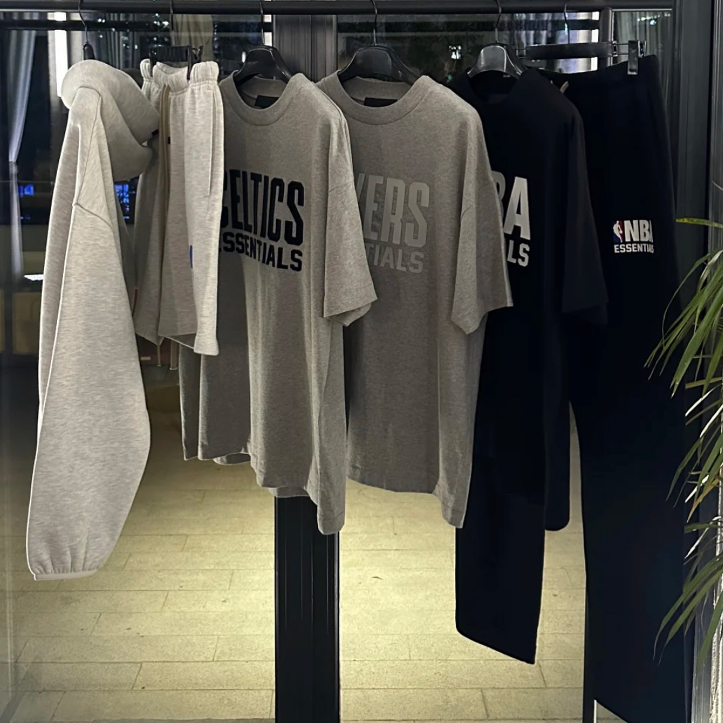 NBA × Fear of God ESSENTIALS が公開