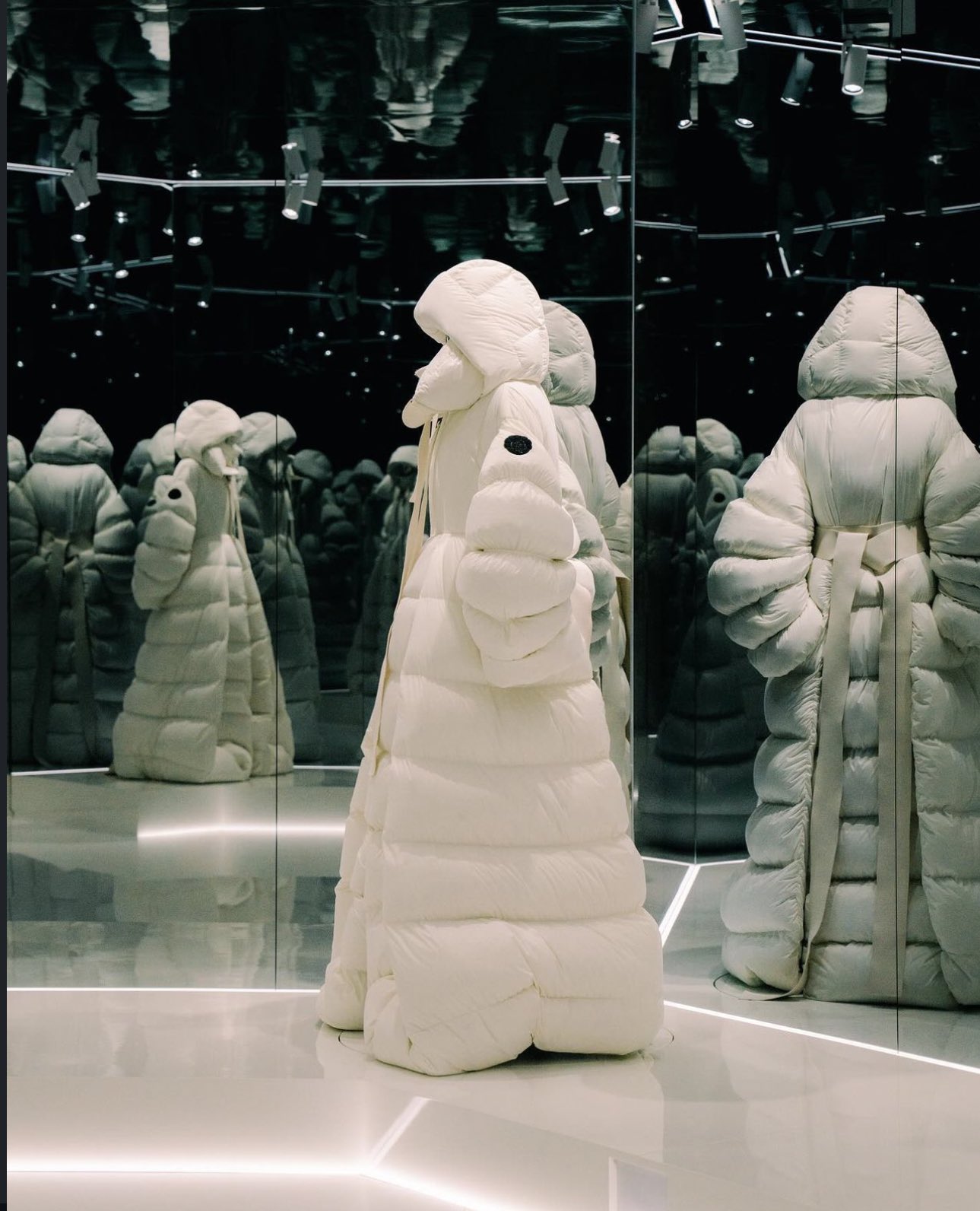 Rick Owens x Moncler が公開